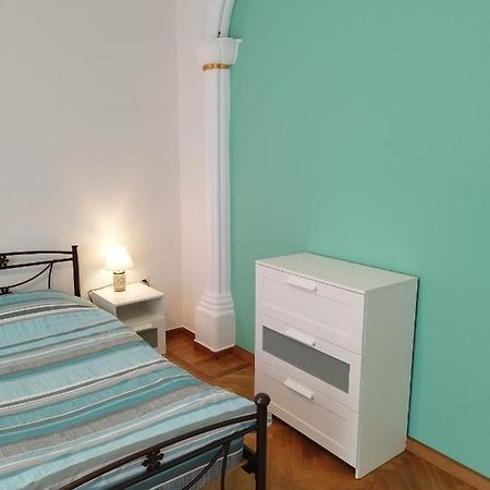 Комната Pilika 4Room With Shared Bath Athens Exterior photo